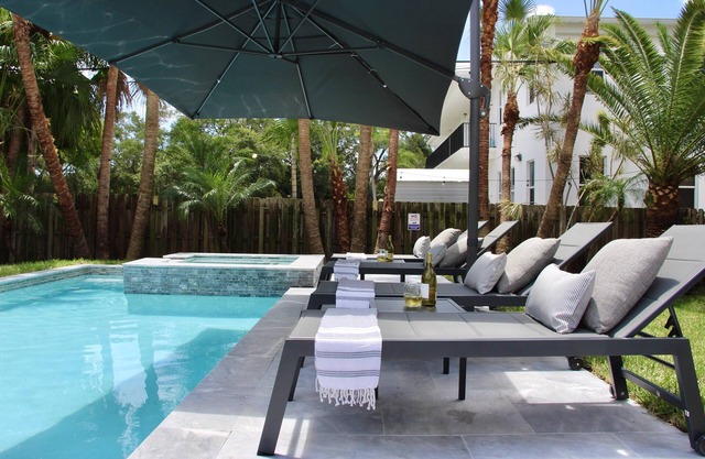 Fox Private Resort- Near Downtown & Beach