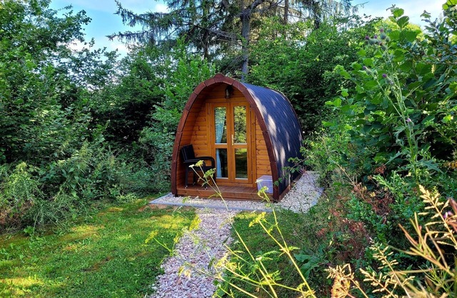 Burrow, 1 pod, max 2 people