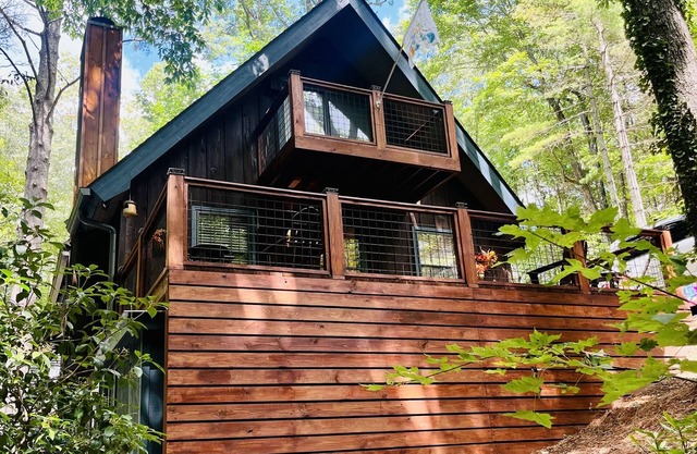 Foxlair! Votre chalet confortable niché dans la station et la communauté Sky Valley,