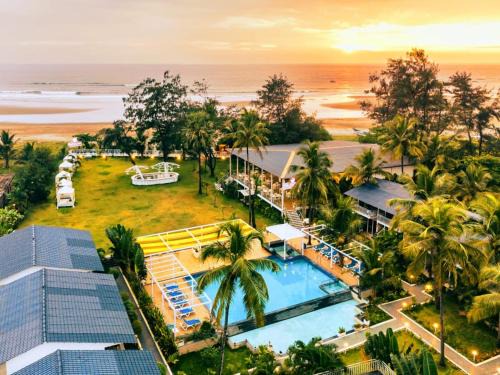 Foxoso La Beach Resort & Spa