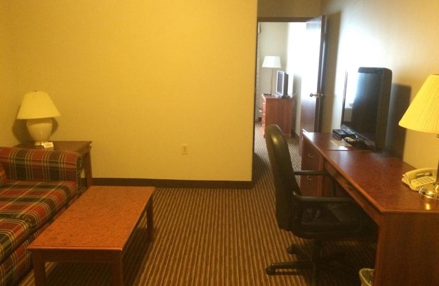 Foxwood Inn and Suites