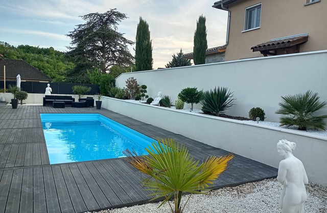 VILLA AVEC PISCINE PRIVATIVE GLEIZE