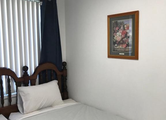 Fragrant Home-68C one king single bed aircon Room