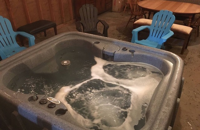 Franconia Notch Retreat au bord de la rivière: avec un nouveau jacuzzi