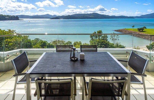 Frangipani 212 is a 2 bedroom, 2 bathroom, open plan, beach front apa