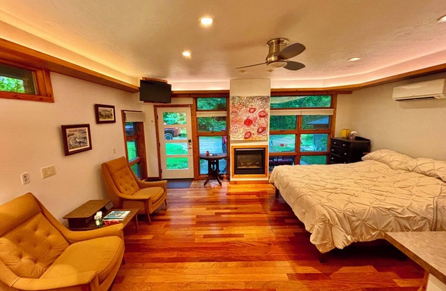 Frank Loyd Wright Inspired Studio