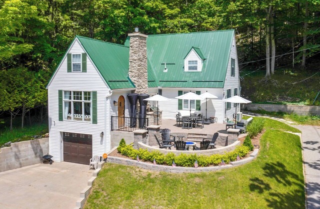 Frankfort (Lake Michigan/Downtown) Whole House-Location