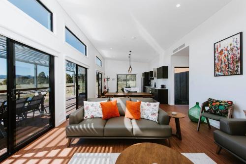 Frantoio Cottage - Serene Horizons, Stylish Comforts