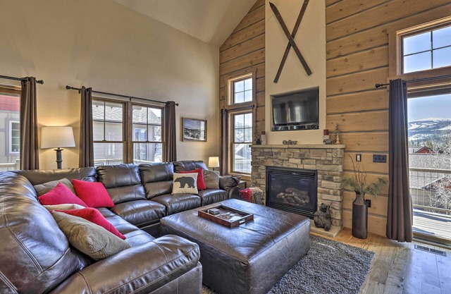 Fraser Cabin w/ Hot Tub & Mountain Views!