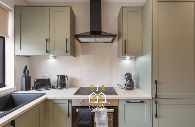 Fraserburgh Residence - SJA Stays - Modern 3 Bed