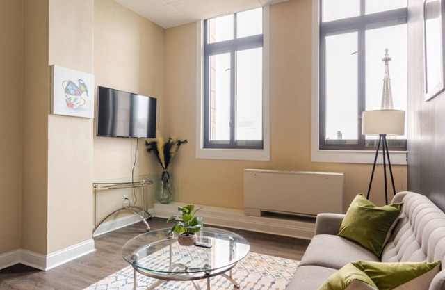 Free Baseball Games! Apartment In Foxtown