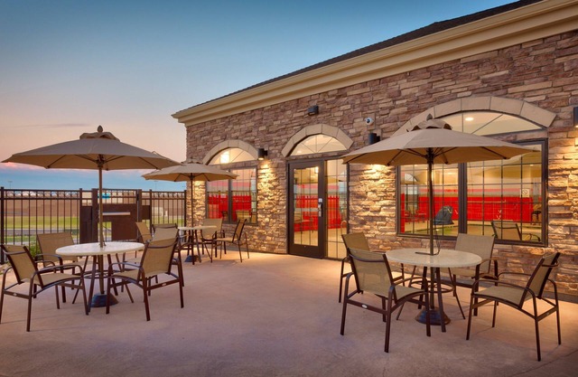Suite accessible dans un excellent emplacement! Petit déjeuner GRATUIT, Wi-Fi, Parking