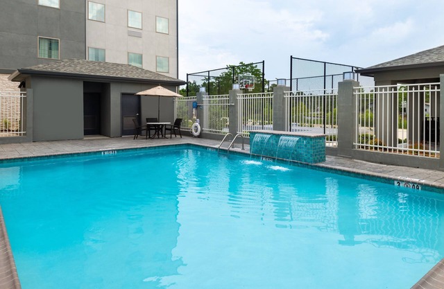 Petit déjeuner gratuit. Piscine extérieure. Gym. Parfait pour votre prochain voyage!