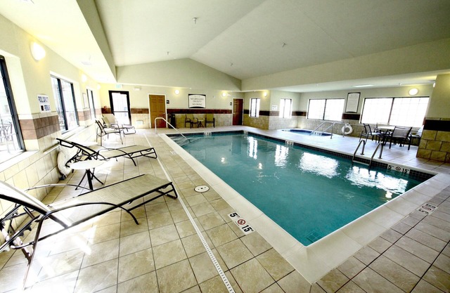 Petit déjeuner gratuit. Piscine et bain à remous. Gym. Près de la base Minot Air Force! Votre prochain voyage!