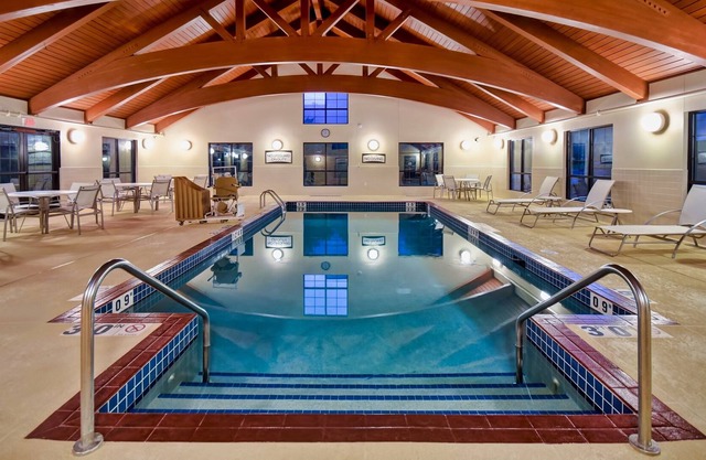 Petit déjeuner gratuit. Piscine et bain à remous. Gym. Près de UW-Madison!