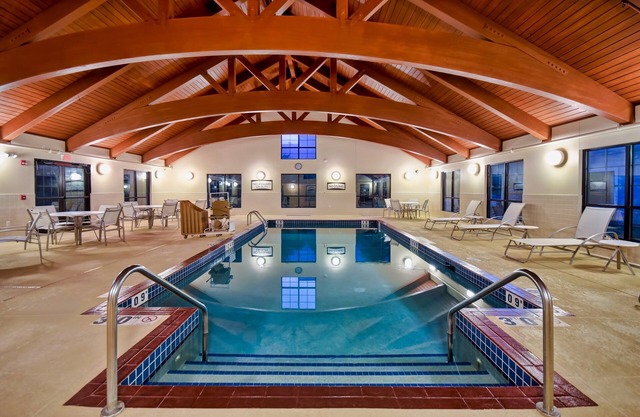 Petit déjeuner gratuit. Piscine et bain à remous. Gym. Près de UW-Madison!