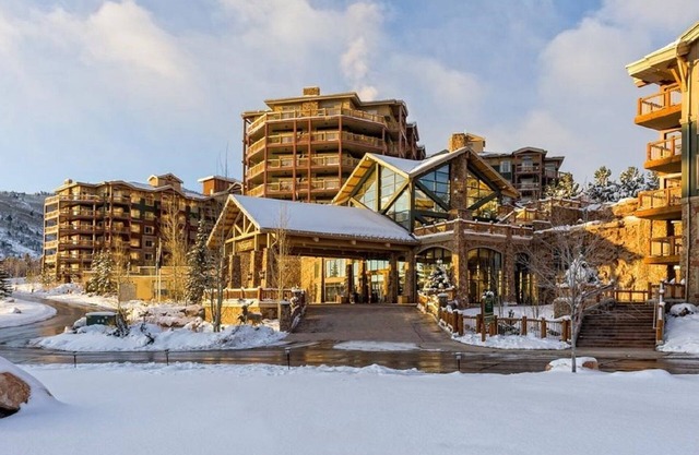 ** NUIT GRATUITE ** lorsque vous réservez du 12-22 au 12-29, 2BR Condo Full Kitchen, Ski-In / Out