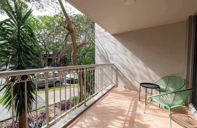 Free Parking, gym and pool | Spacious and charming 2 bedroom Rosebery Apartment