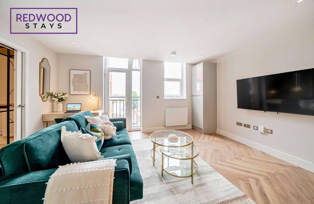 FREE Parking, Hi-Speed WiFi, 55 Inch 4K TV