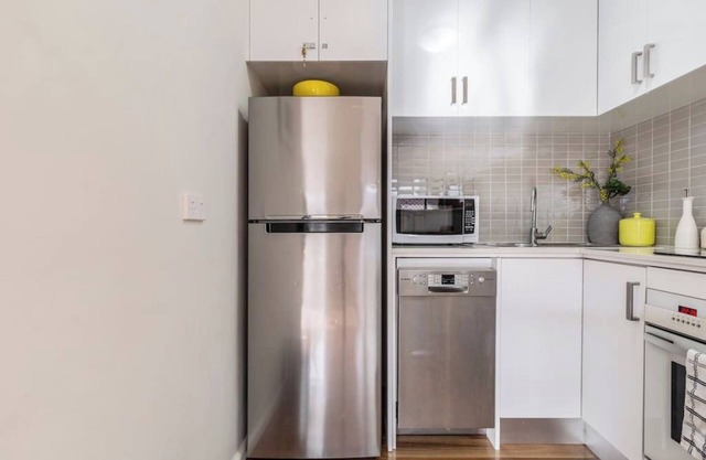 FREE Parking/In-Unit Laundry/10mins walk to Glenferrie Rd