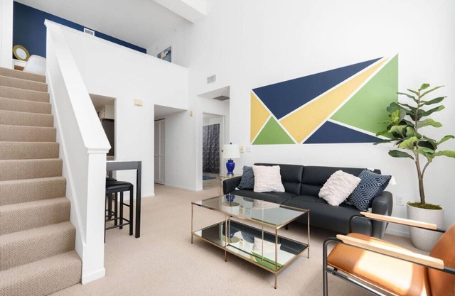 FREE Parking l 1.5 Bedroom Loft in Mission / Hayes