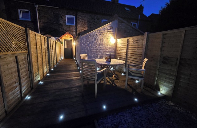Free Parking, Outside Decking, fibre WiFi - Flanders Cottage