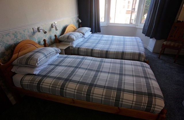 Free Parking✔Free WiFi✔Private Rooms✔Sleeps 14✔Central Location