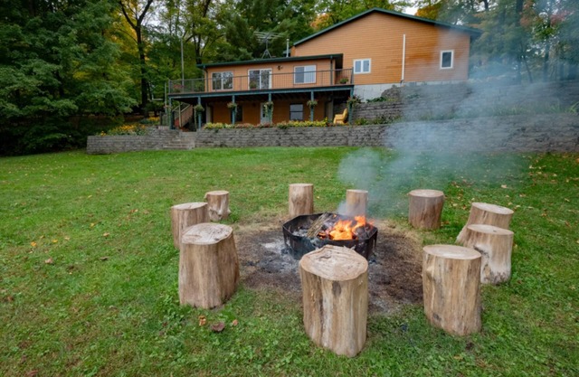 Cabine au Bord du Lac, Grand Jardin Privé, Location de Pontons, Billard, Arcade, Sauna