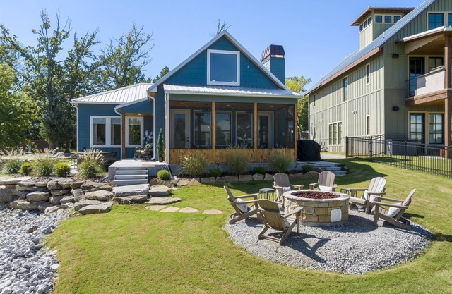 Free Wave Runner 1day, Boat Slip Available, Lakeside Retreat, hot tub & Com Pool