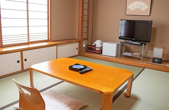 Free WiFi throughout Japanesestyle room with 6 tatami mats / Echizen Fukui