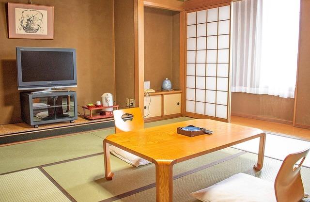 Free WiFi throughout Japanesestyle room with 8 tatami mats / Echizen Fukui