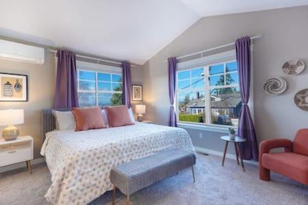 Fremont home with panoramic views near Woodland Zoo