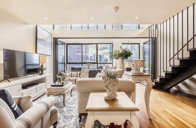 French-Style Loft in Downtown Melb - Work & Play
