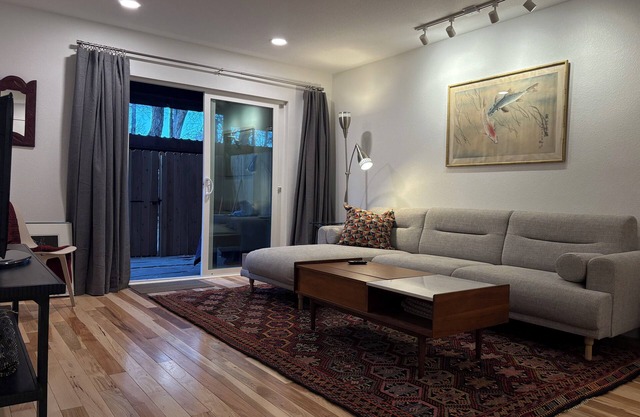 Fresh, Clean & Hassle Free/Newly Renovated Fully Furnished 2 Bedroom