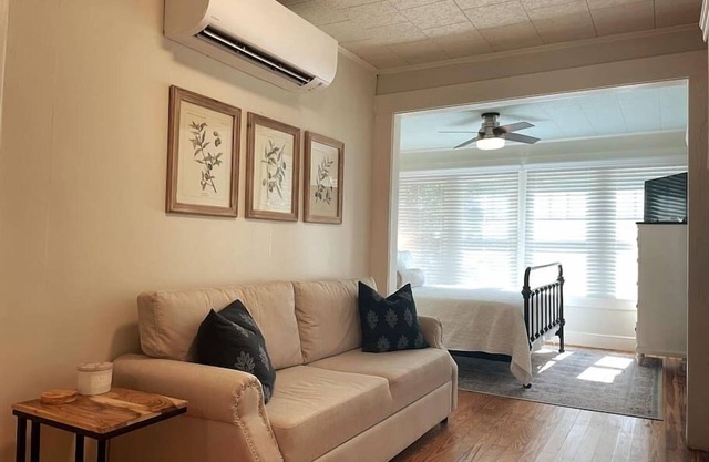 Fresh & Comfy Studio Apartment w/ Kitchenette
