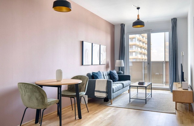 Fresh Landstraße 1BR w/ Pool, Gym & Cellar, nr Hyblerpark, by Blueground