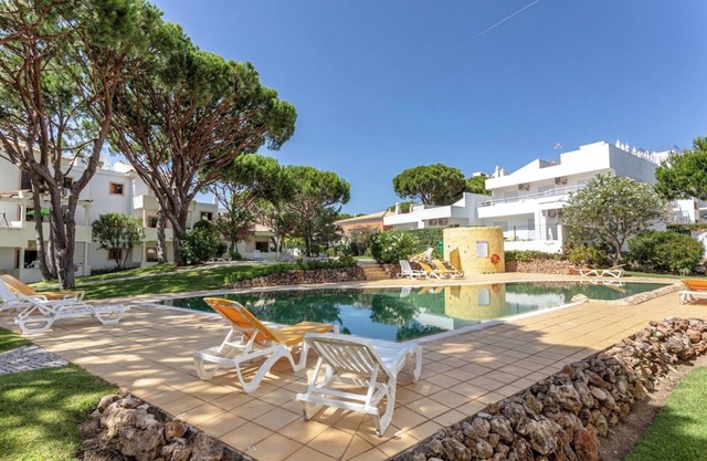 Appartement confortable | Piscine et terrasse par Host Wise