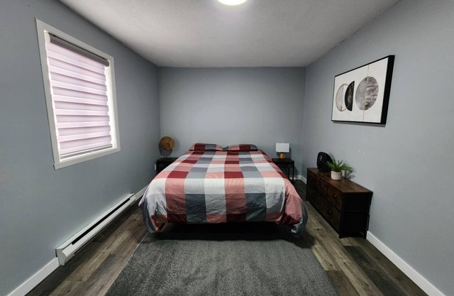 Freshly Renovated 2 bedroom unit