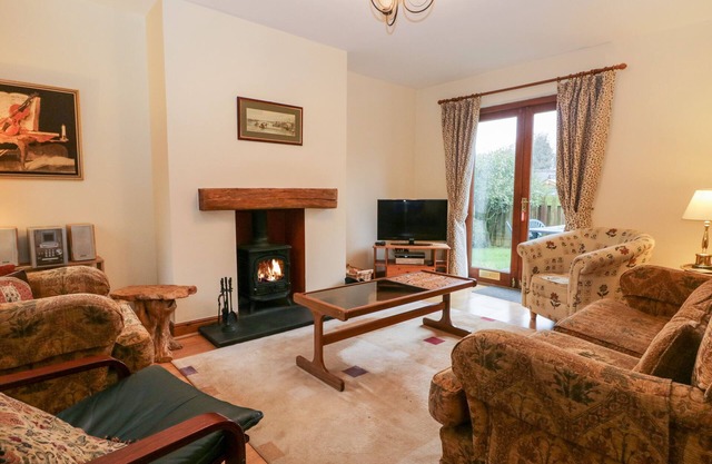 FRIARS FOLD, family friendly, with open fire in Newby Bridge