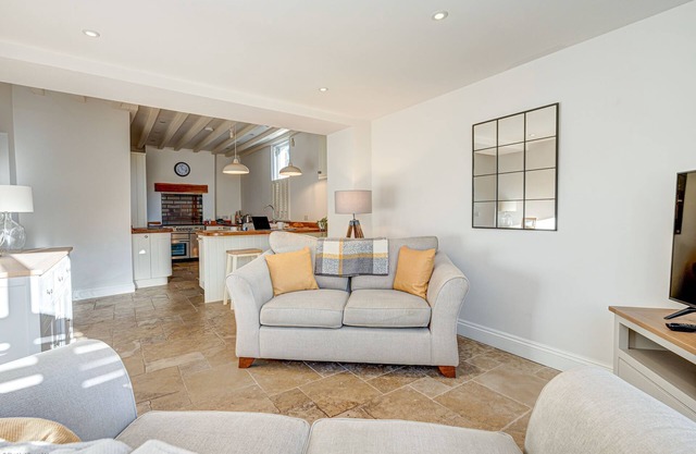 Friday Cottage Oxford short let with three bedrooms sleeping up to five guests.