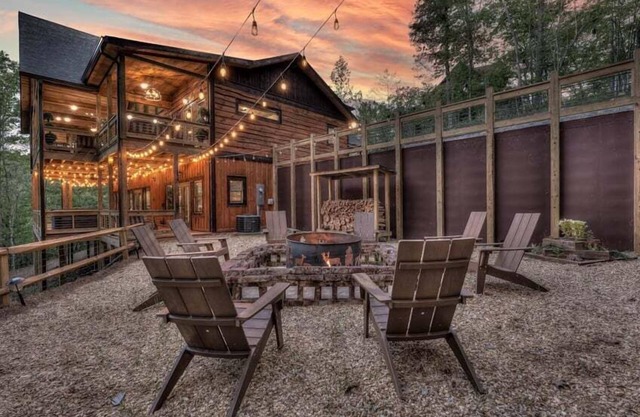 Friends in High Places - Pet Friendly | Water Views | 4 King Bedroom Suites with Fireplaces