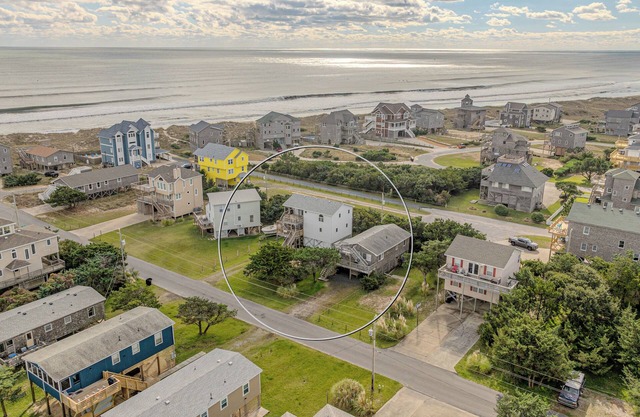 Frisco Beach House! 4 lots en arrière, promenade facile vers l'océan, superbe vue sur l'océan!
