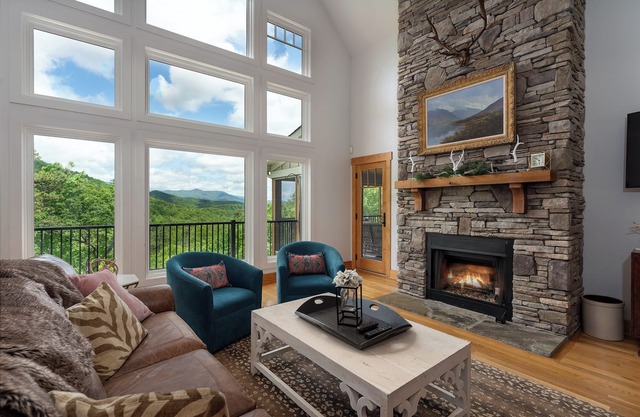 Frolly Falls | 5BR Luxury Home with Stunning Views, Hot Tub, Game Room and More