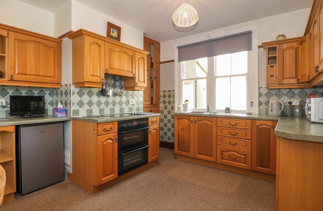 FRON DEG, pet friendly, country holiday cottage in Tudweiliog