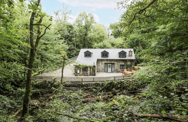 FRONGOCH OLD POWER HOUSE, family friendly in Dolgellau