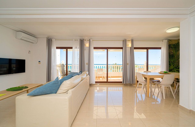Nouvel appartement en bord de mer avec AC, Internet et TV satellite
