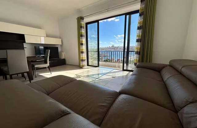 Front Sea View Three bdr Apartment 200 sqm