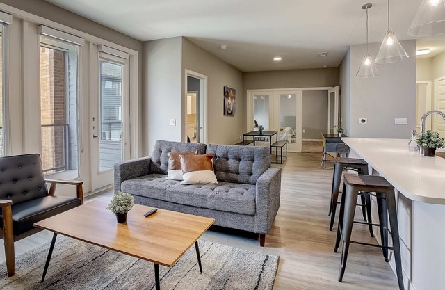 Frontdesk | 2 BR Apt near Wonderspaces Austin