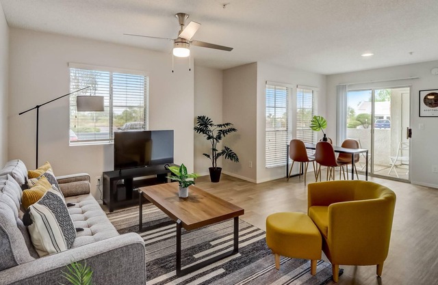 FRONTDESK Jade Scottsdale Apts Central Scottsdale