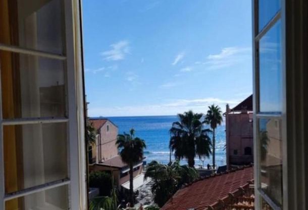 Fronte mare, pieno centro!